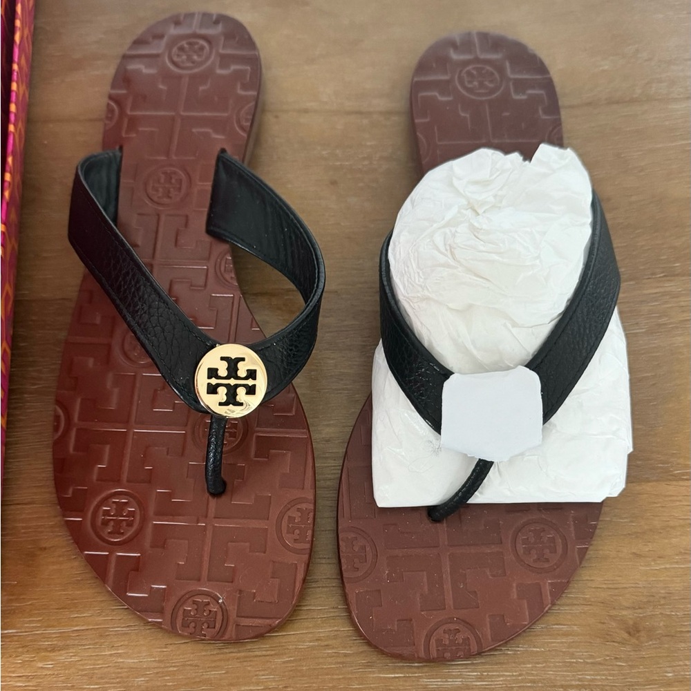 New Never Worn Tory Burch black Thora Sandal 7M